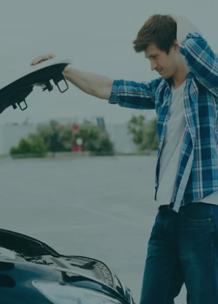 رجل أُصيب في حادث سير مع سائق غير مؤمَّن