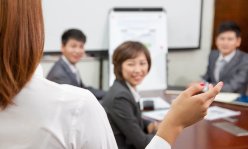 A Tucson construction accident lawyer presenting legal claims and evidence related to her client’s case to the legal team.
